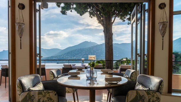 Breakfast and dinner served - Tiara Yaktsa Côte d'Azur (Theoule-sur-Mer)