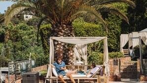 Outdoor pool, pool umbrellas, sun loungers - Tiara Yaktsa Côte d'Azur (Theoule-sur-Mer)