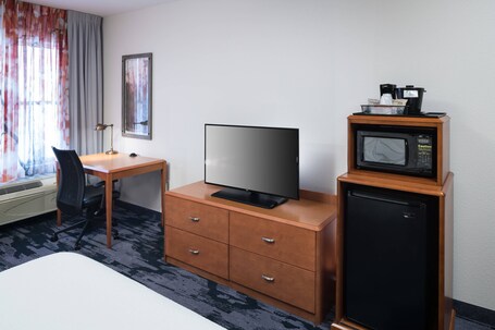 Fairfield Inn Suites by Marriott Orlando at SeaWorld - Image 25