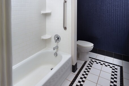 Fairfield Inn Suites by Marriott Orlando at SeaWorld - Image 32