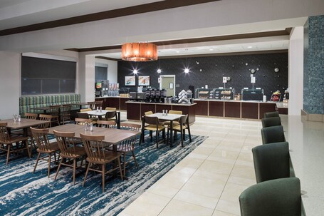 Fairfield Inn Suites by Marriott Orlando at SeaWorld - Image 28