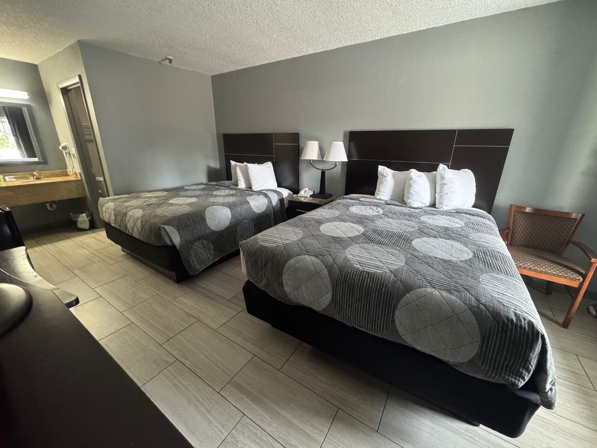 standard 2 beds non smoking | desk, iron/ironing board, free wifi, bed sheets