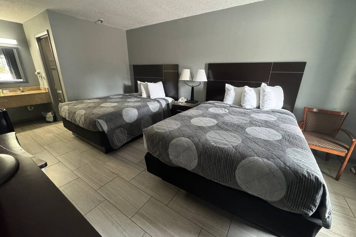 standard 2 beds non smoking | desk, iron/ironing board, free wifi, bed sheets