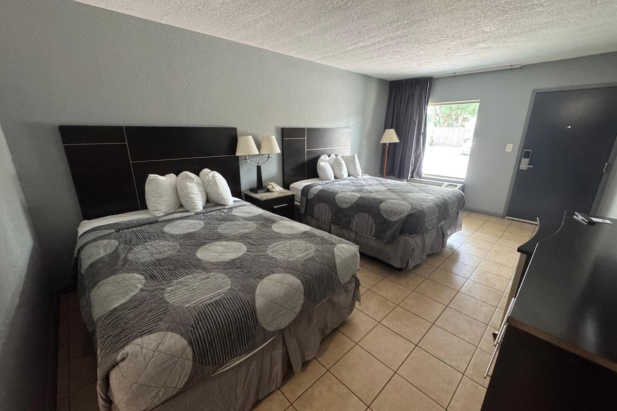 standard 2 beds non smoking | desk, iron/ironing board, free wifi, bed sheets