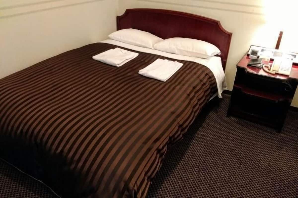 واي فاي مجانًا وملاءات أسرّة