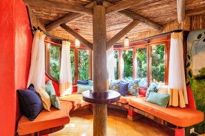 Suite | Living area - Finca Rosa Blanca Coffee Farm and Inn (Jesús)