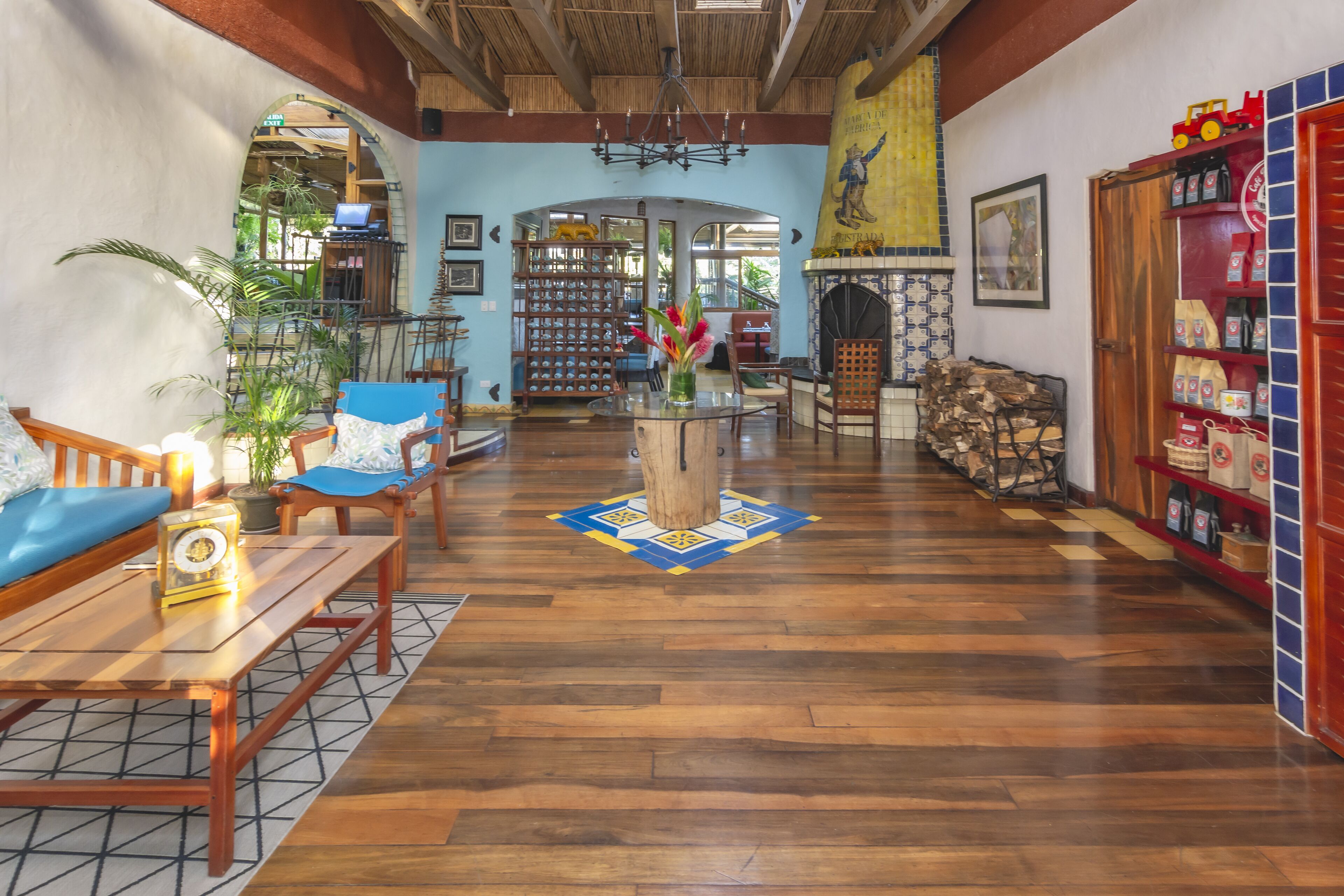 breakfast, lunch, dinner served; fusion cuisine, garden views