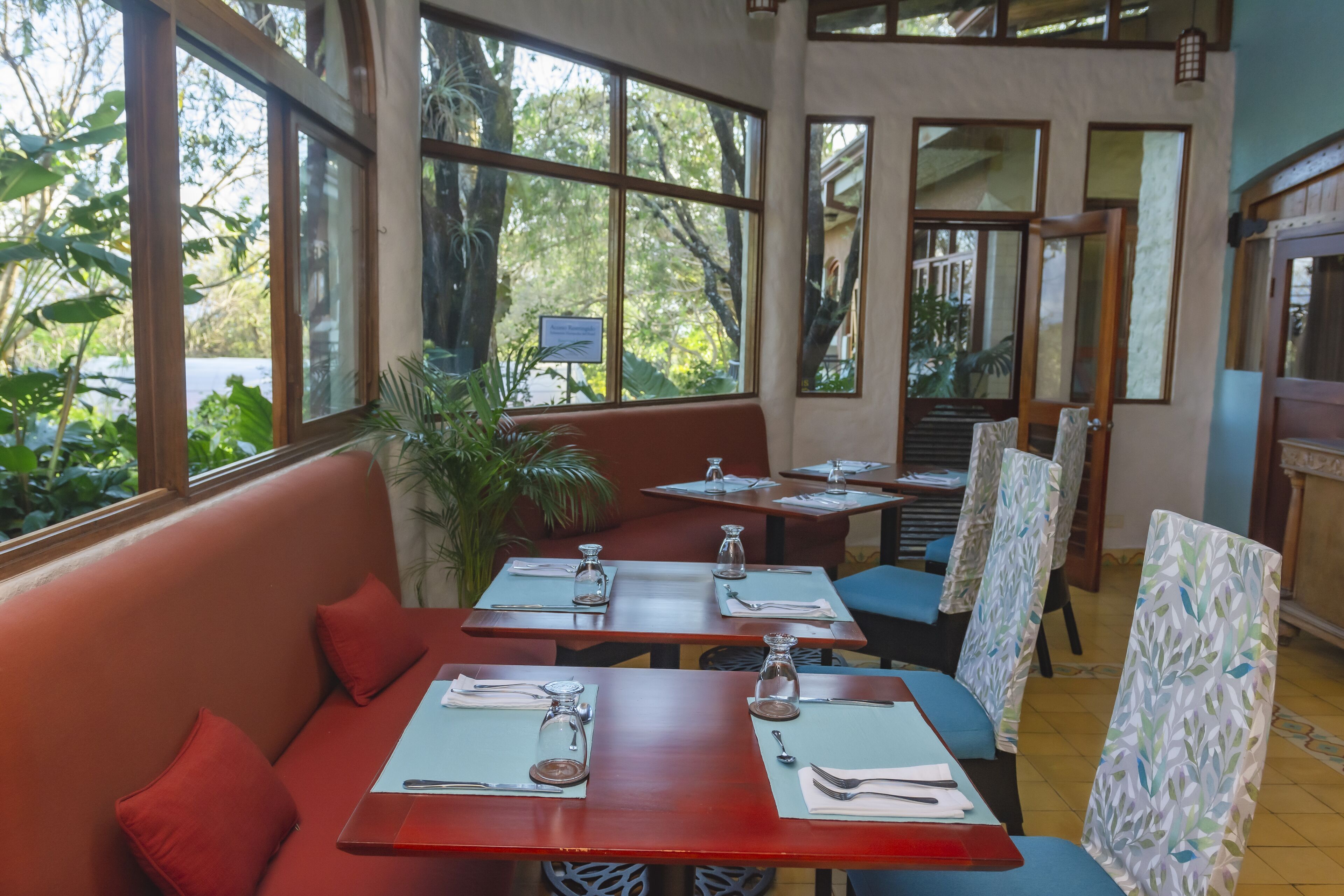 breakfast, lunch, dinner served; fusion cuisine, garden views