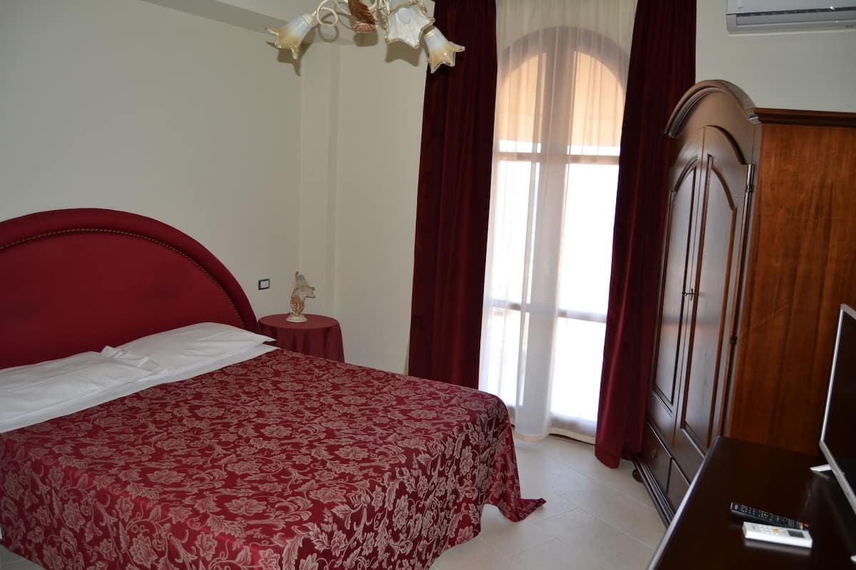Double or Twin Room | Minibar, desk, free WiFi