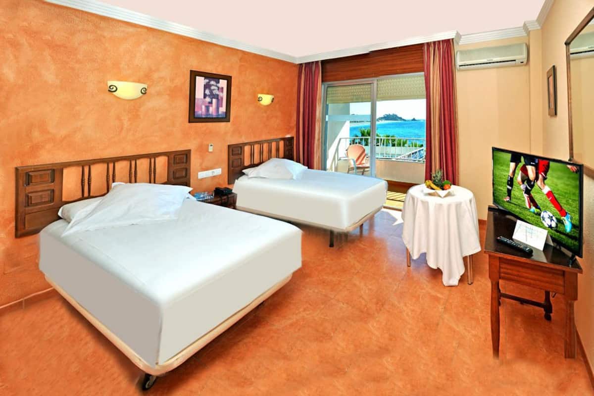 WiFi (free), bed sheets