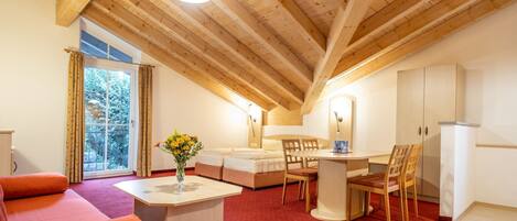 Apartment, 1 Bedroom | Desk, free WiFi