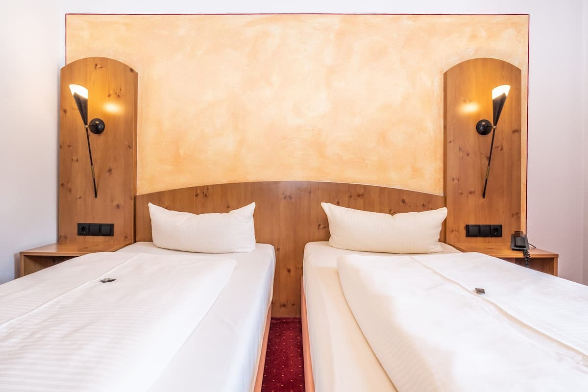 desk, rollaway beds, free wifi