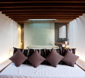 Suíte júnior, vista para a piscina | Roupas de cama premium, frigobar (abastecido com alguns itens grátis)