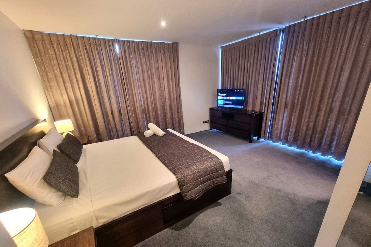 3 Bedroom 2 Bathroom - Pool View | 4 bedrooms, individually decorated, individually furnished, desk