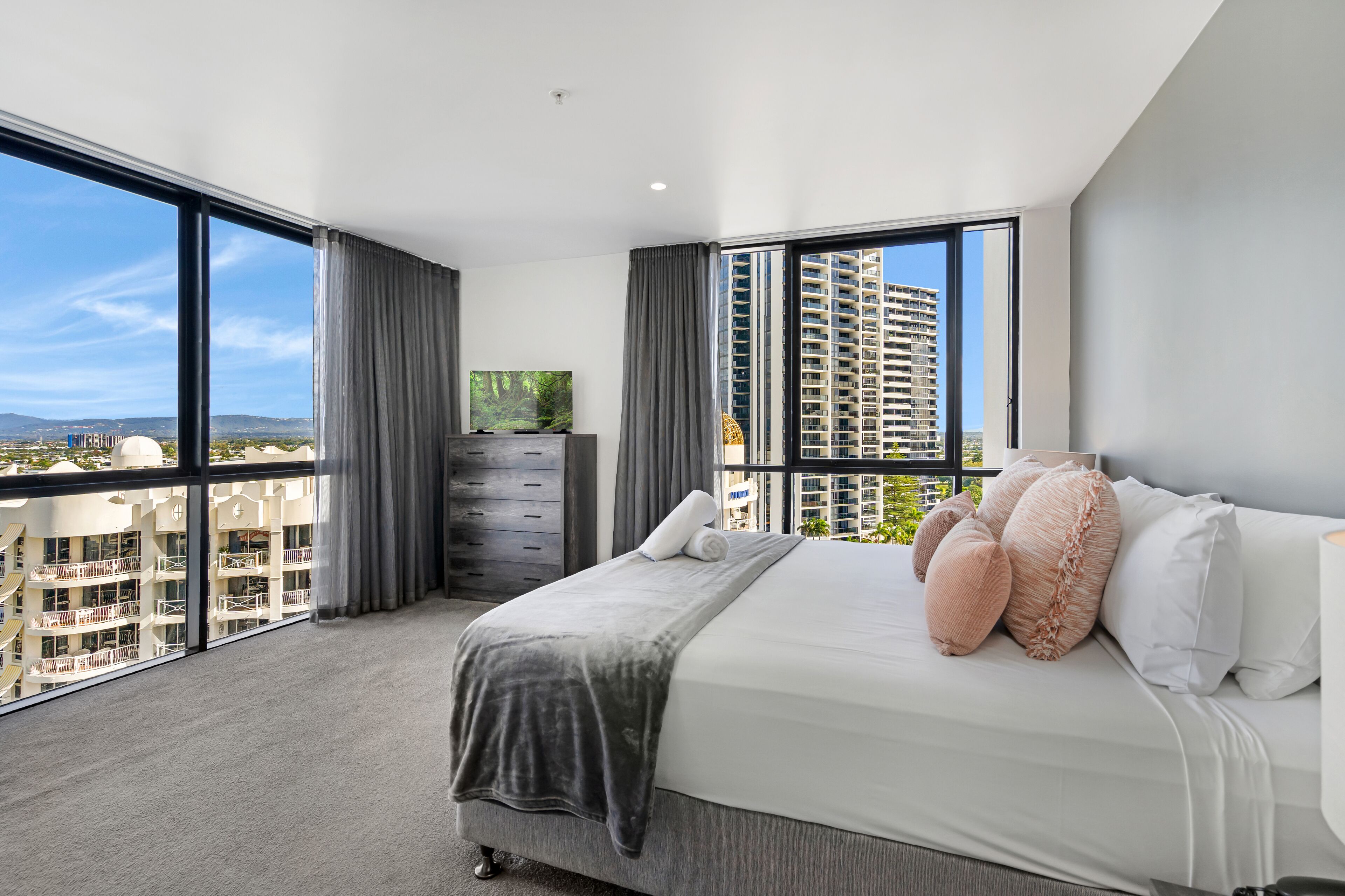 3 bedroom superior ocean view apartment | 4 bedrooms, individually decorated, individually furnished, desk