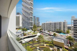 3 Bedroom 2 Bathroom - Ocean Views - Aria Apartments (Broadbeach)