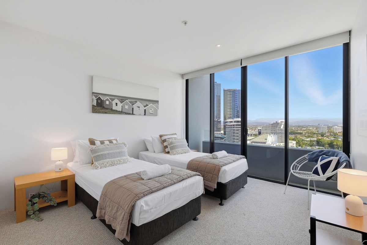 3 Bedroom 2 Bathroom - Ocean Views | Desk, laptop workspace, soundproofing, iron/ironing board