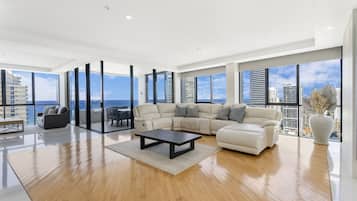 Penthouse (4 Bedroom Sub Penthouse - Ocean Views) | Vista a la playa o el mar