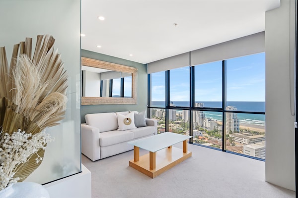 4 Bedroom Sub Penthouse - Ocean Views | Living area