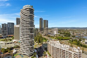 3 Bedroom Sub Penthouse - Ocean Views | Individually decorated, individually furnished, desk, laptop workspace - Aria Apartments (Broadbeach)