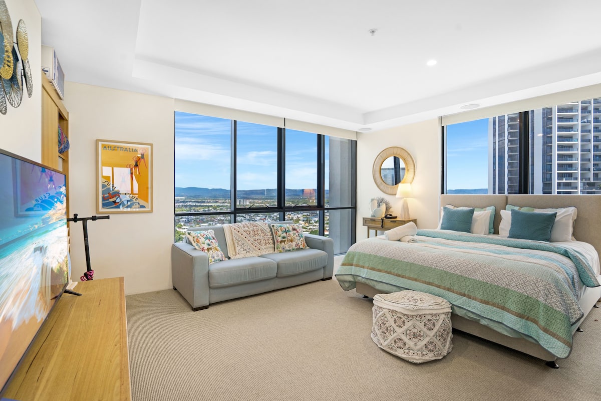 4 bedroom sub penthouse - ocean views | 4 bedrooms, individually decorated, individually furnished, desk