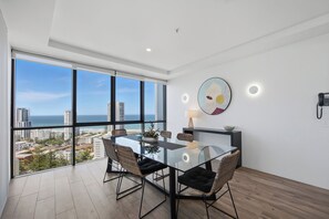 Decoración personalizada, muebles diferentes y escritorio 