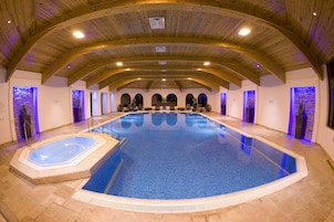 Indoor pool, sun loungers