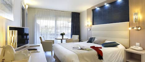 Superior tweepersoonskamer | Luxe beddengoed, een minibar, een kluis op de kamer