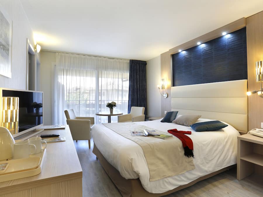 Superior tweepersoonskamer | Luxe beddengoed, een minibar, een kluis op de kamer