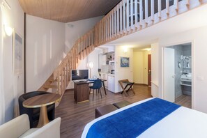 Family Quadruple Room | Premium bedding, minibar, in-room safe, individually furnished - Logis Hôtel Arc en Ciel (Thonon-les-Bains)