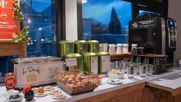 Desayuno continental (EUR 12.90 por persona)