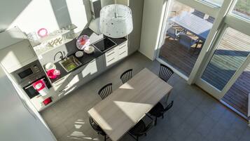Ferienhütte, 3 Schlafzimmer | Essbereich im Zimmer