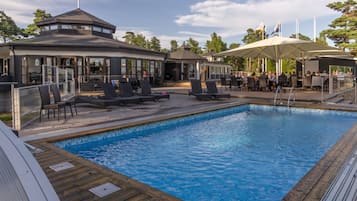 Outdoor pool, sun loungers