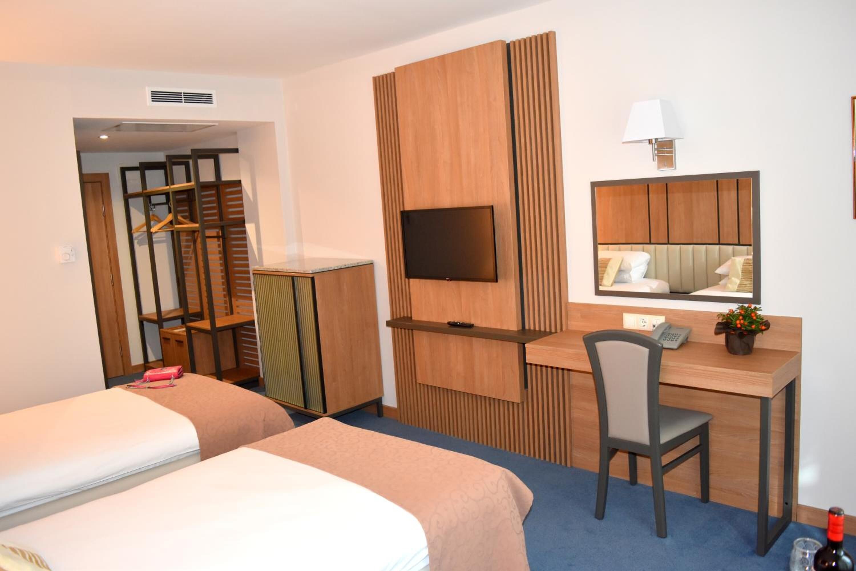 1 bedroom, in-room safe, desk, laptop workspace