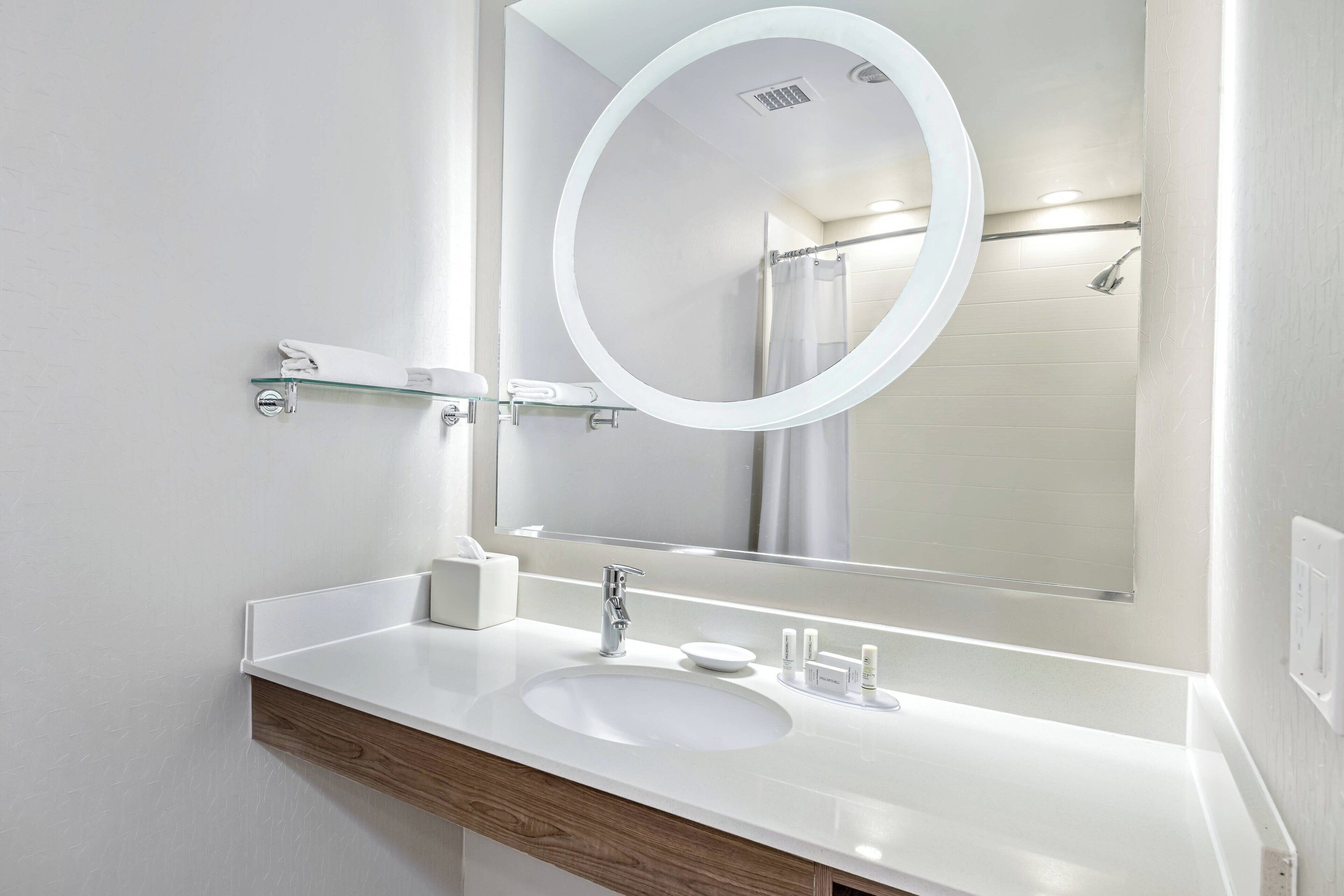 combined shower/bathtub, free toiletries, hair dryer, towels