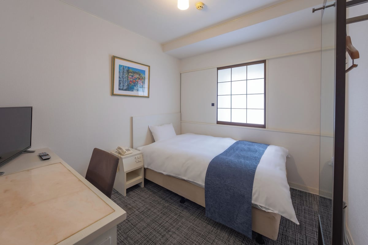 ห้องดีลักซ์ซิงเกิล, ปลอดบุหรี่ (with luggage storage service) | Wi-Fi ฟรี, ผ้าปูที่นอน