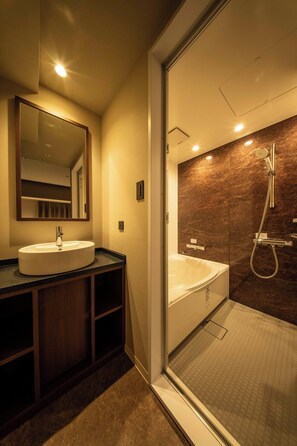 Bathroom - New Osaka Hotel (Osaka)