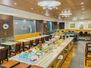 Daily buffet breakfast (JPY 1500 per person) - New Osaka Hotel (Osaka)