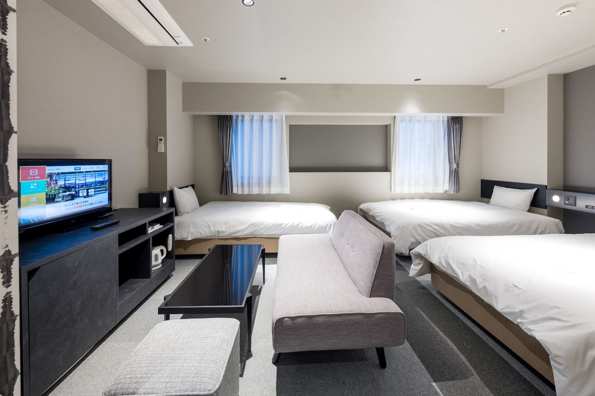 Free WiFi, bed sheets