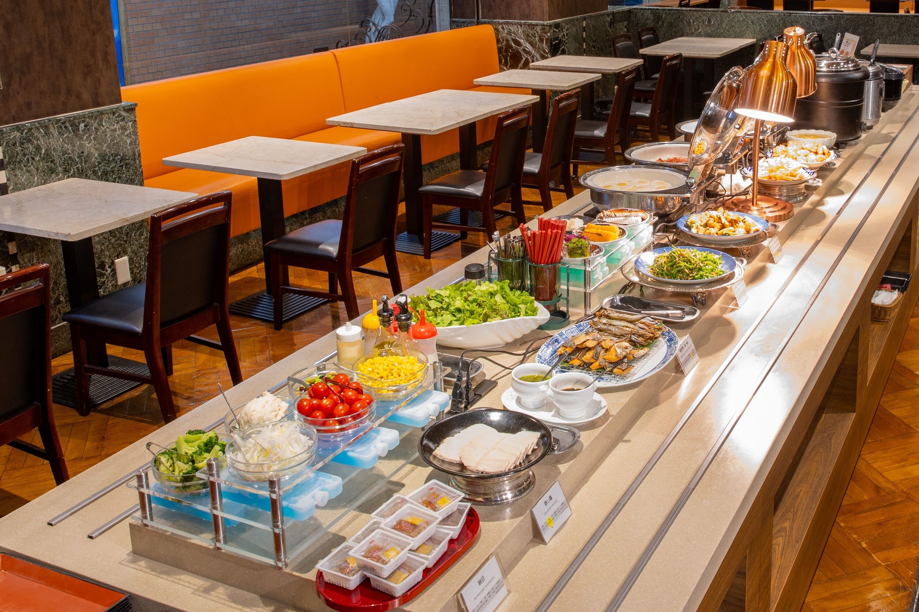 Daily buffet breakfast (JPY 1500 per person)