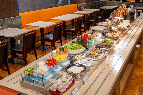 Daily buffet breakfast for a fee - New Osaka Hotel (Osaka)