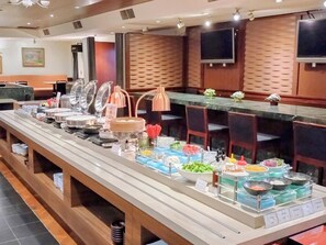 อาหารเช้าแบบบุฟเฟ่ต์ทุกวัน (JPY 1500 ต่อคน)