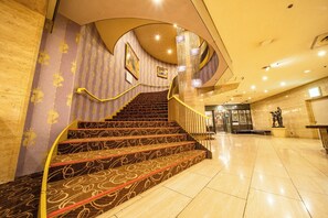 Lobby - New Osaka Hotel (Osaka)