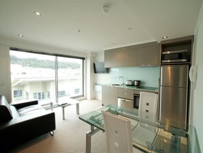 冷蔵庫、電子レンジ、コンロ、食器洗い機