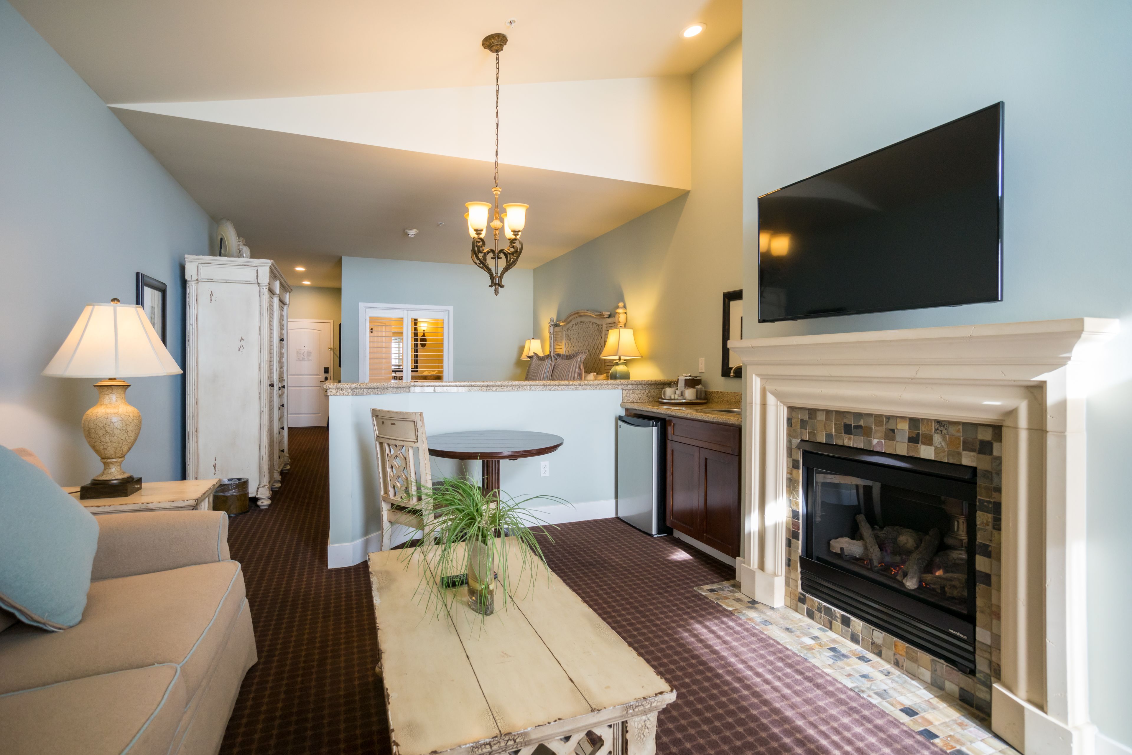 36-inch flat-screen tv with satellite channels, tv, fireplace