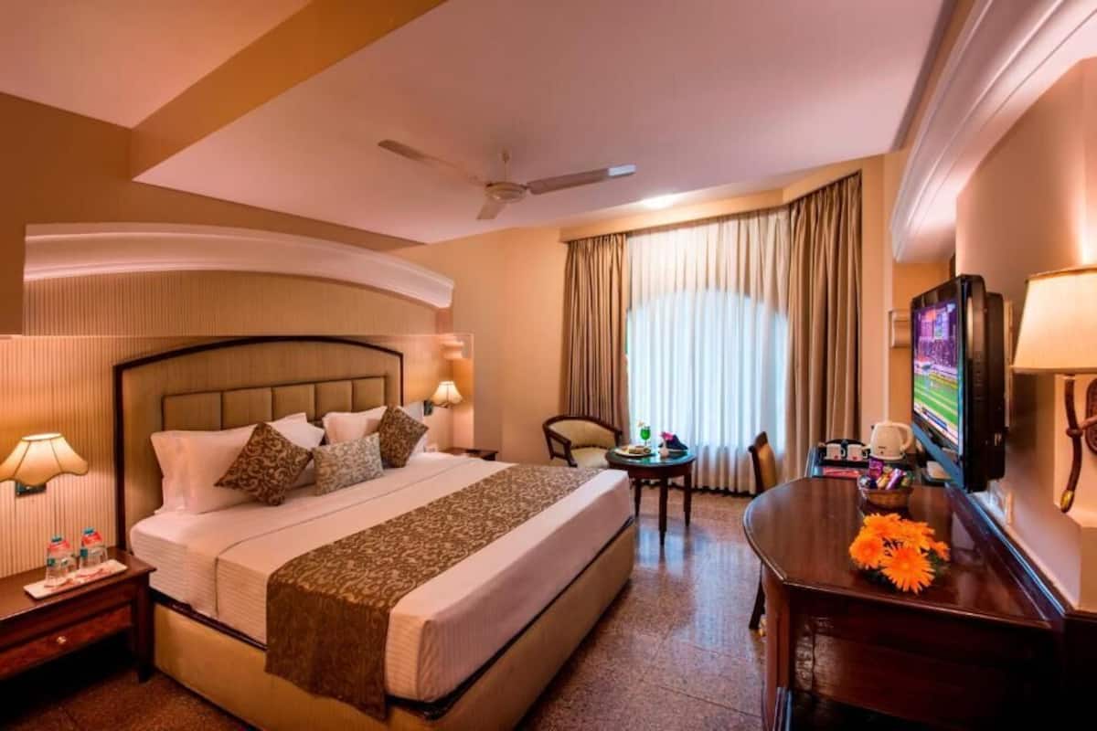 Premium bedding, minibar, desk, laptop workspace