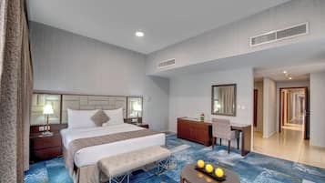 Leilighet – deluxe, 4 soverom | Safe på rommet, individuelt dekorert, individuelt innredet og skrivebord