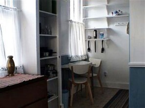 Room (Wisteria cottage ) | Iron/ironing board, WiFi