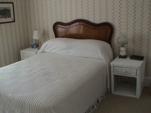 Room (The blue room) | Iron/ironing board, WiFi