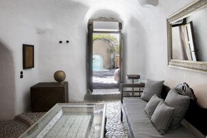 Grand Two Villa Complex with Private Pool | 起居区 | 电视、DVD 播放器